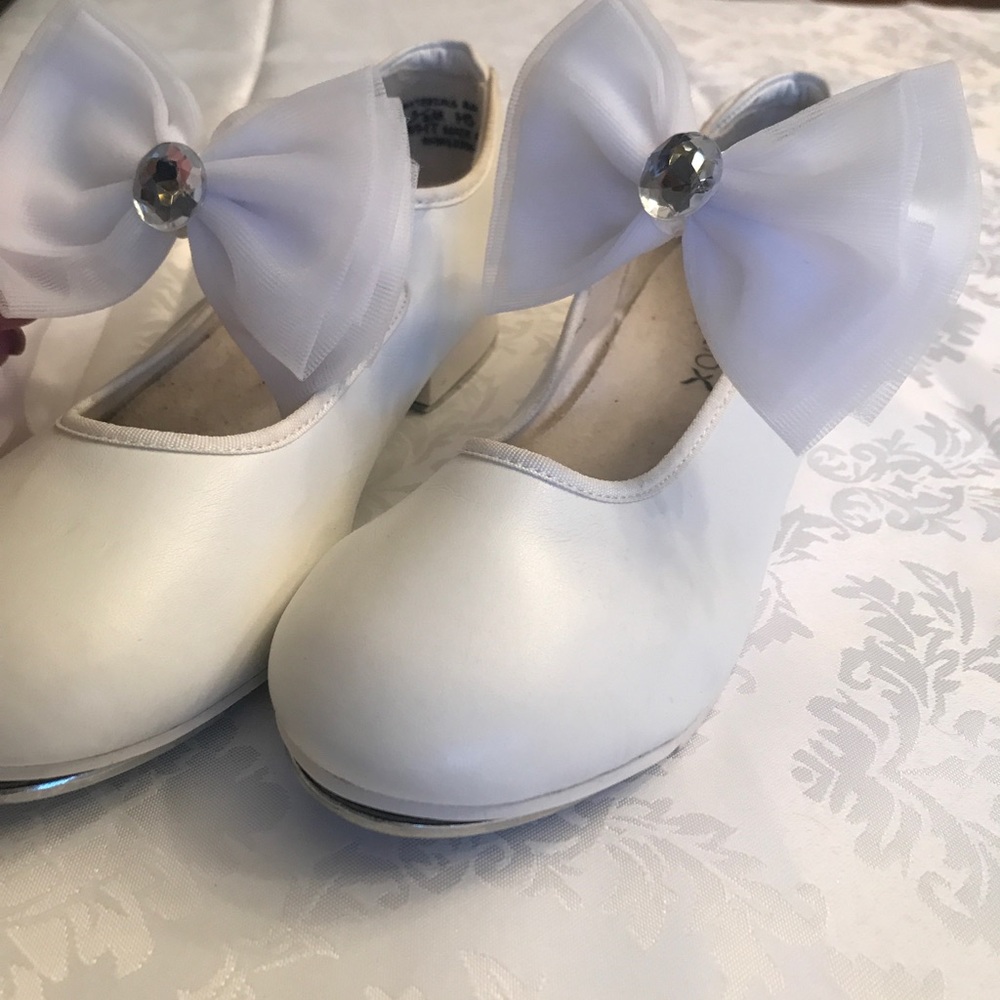 Child size 5 1/2 White Capezio Tap Dance Shoes with bows and laces to pick from!